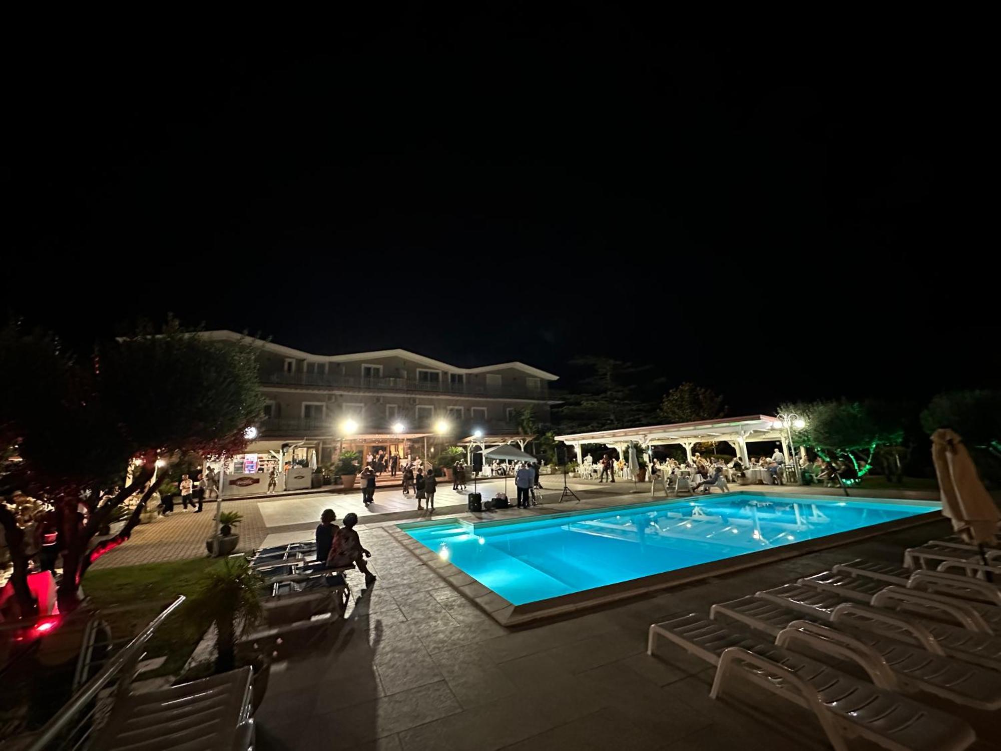 Hotel Ristorante Paradiso Albanella Eksteriør bilde