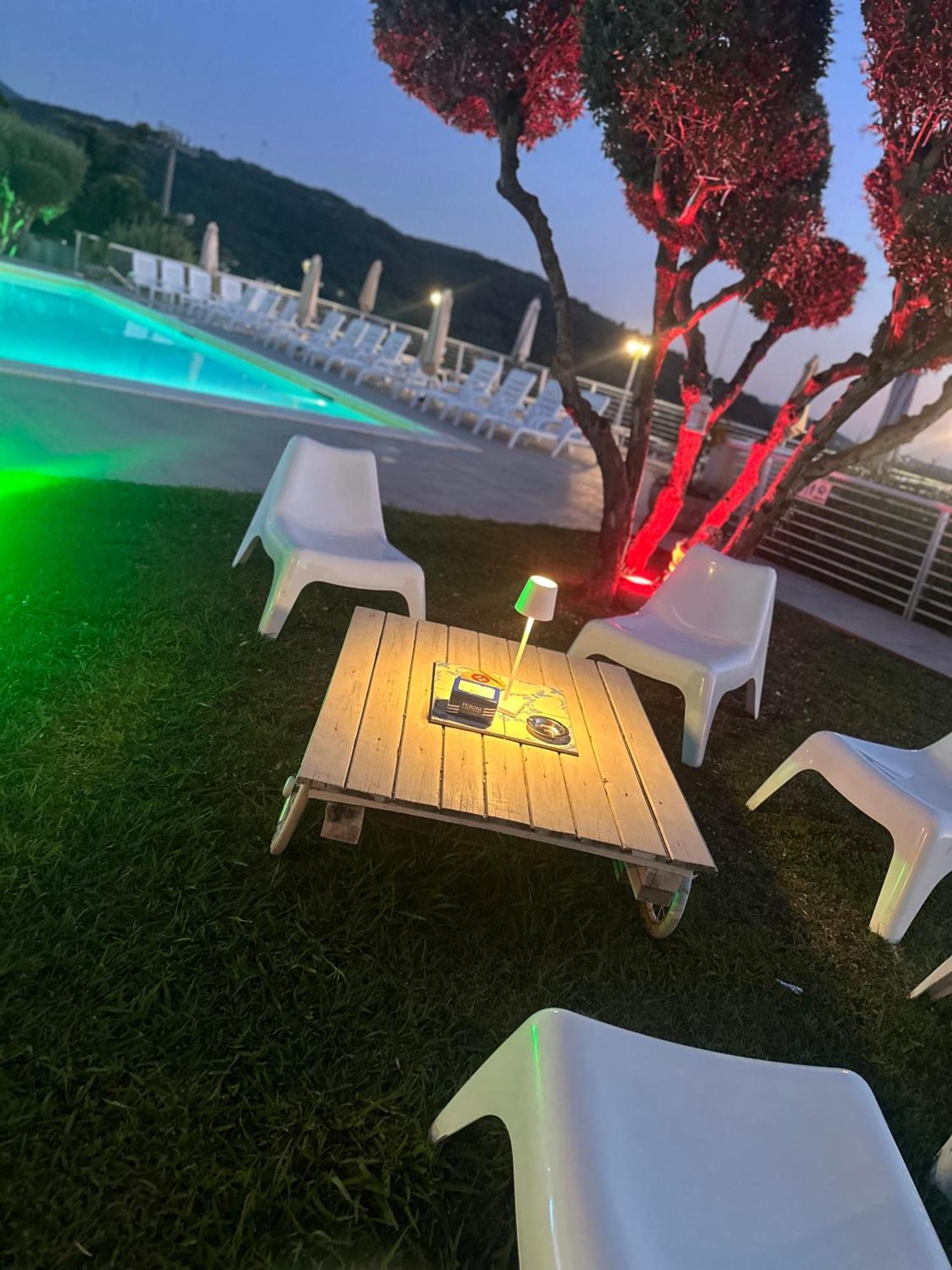 Hotel Ristorante Paradiso Albanella Eksteriør bilde